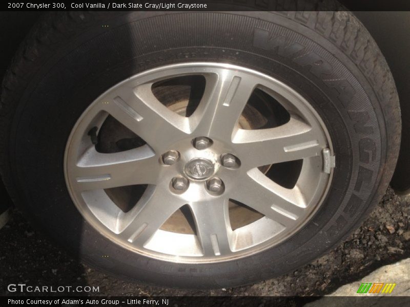 Cool Vanilla / Dark Slate Gray/Light Graystone 2007 Chrysler 300