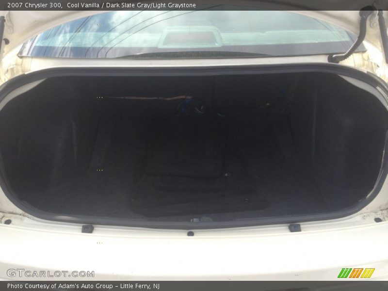 Cool Vanilla / Dark Slate Gray/Light Graystone 2007 Chrysler 300
