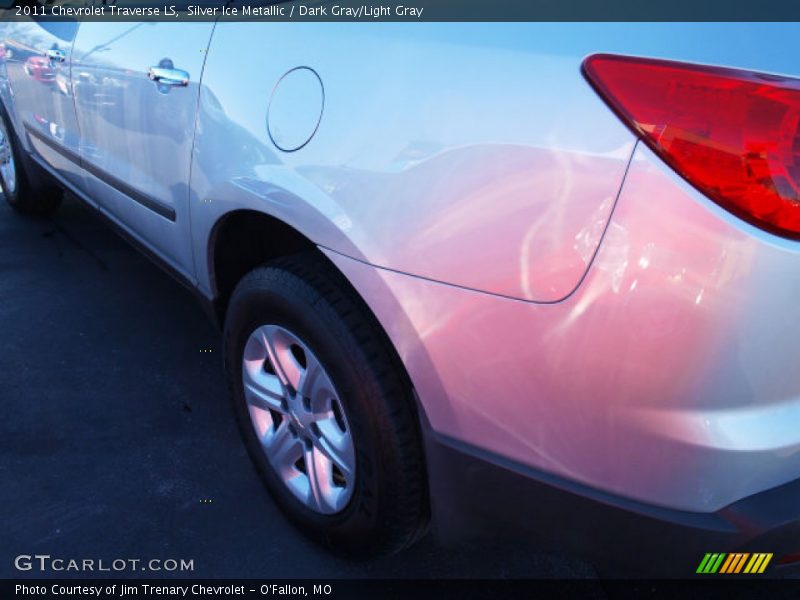 Silver Ice Metallic / Dark Gray/Light Gray 2011 Chevrolet Traverse LS