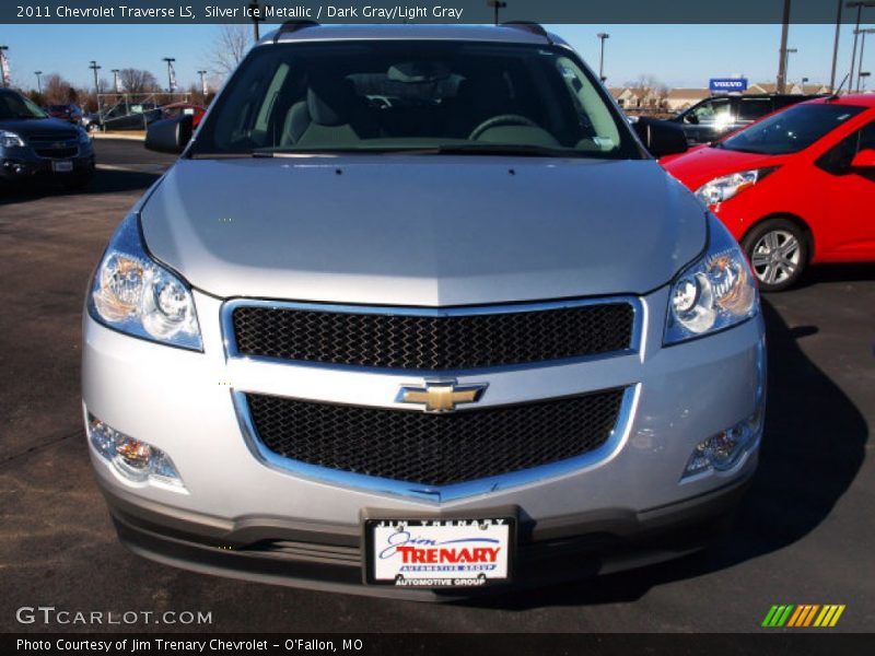 Silver Ice Metallic / Dark Gray/Light Gray 2011 Chevrolet Traverse LS
