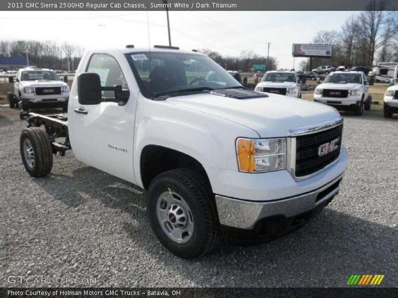 Front 3/4 View of 2013 Sierra 2500HD Regular Cab Chassis