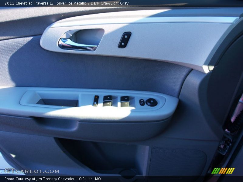 Silver Ice Metallic / Dark Gray/Light Gray 2011 Chevrolet Traverse LS