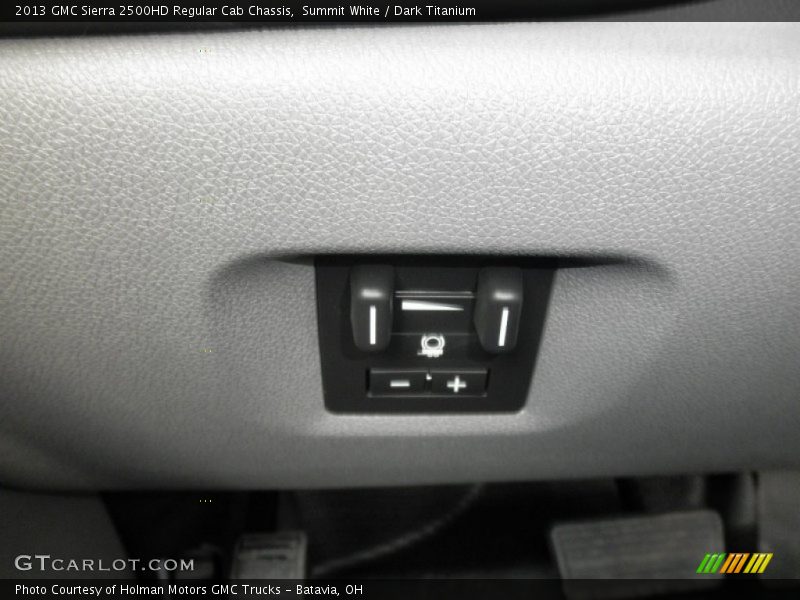 Summit White / Dark Titanium 2013 GMC Sierra 2500HD Regular Cab Chassis