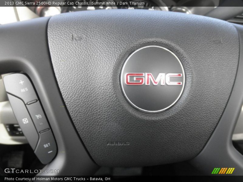 Summit White / Dark Titanium 2013 GMC Sierra 2500HD Regular Cab Chassis