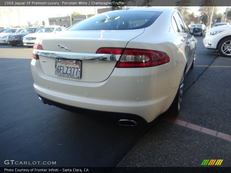 Porcelain White / Champagne/Truffle 2009 Jaguar XF Premium Luxury
