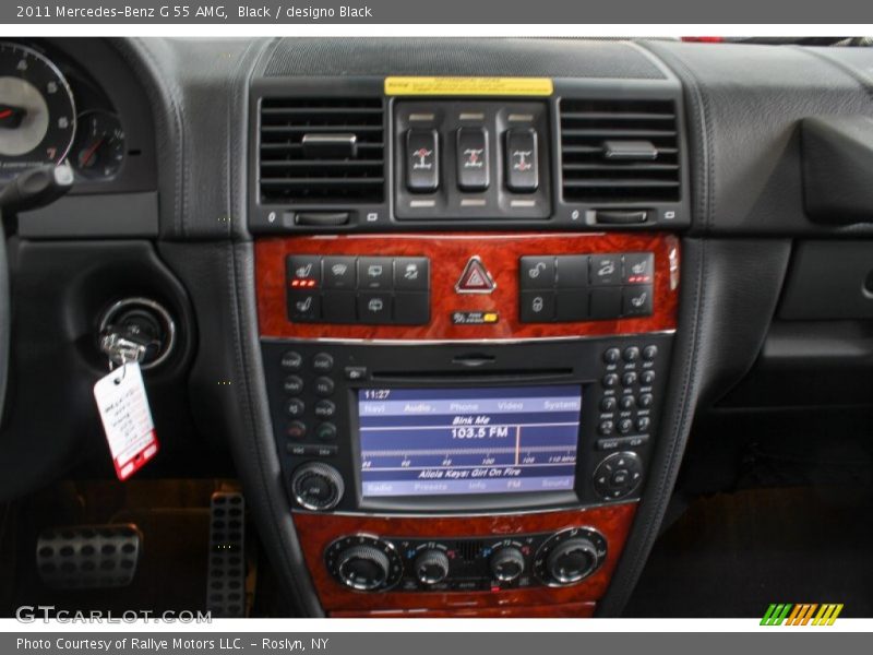 Controls of 2011 G 55 AMG