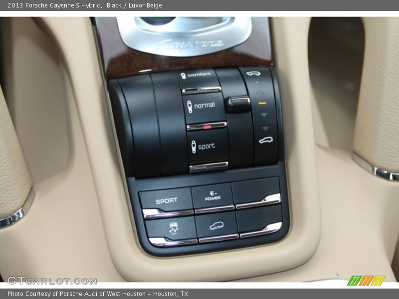 Controls of 2013 Cayenne S Hybrid