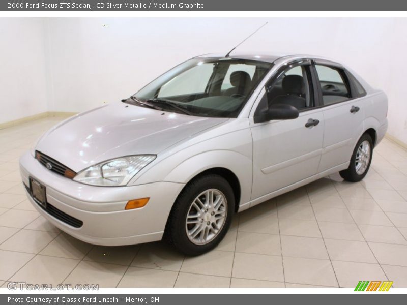 Front 3/4 View of 2000 Focus ZTS Sedan
