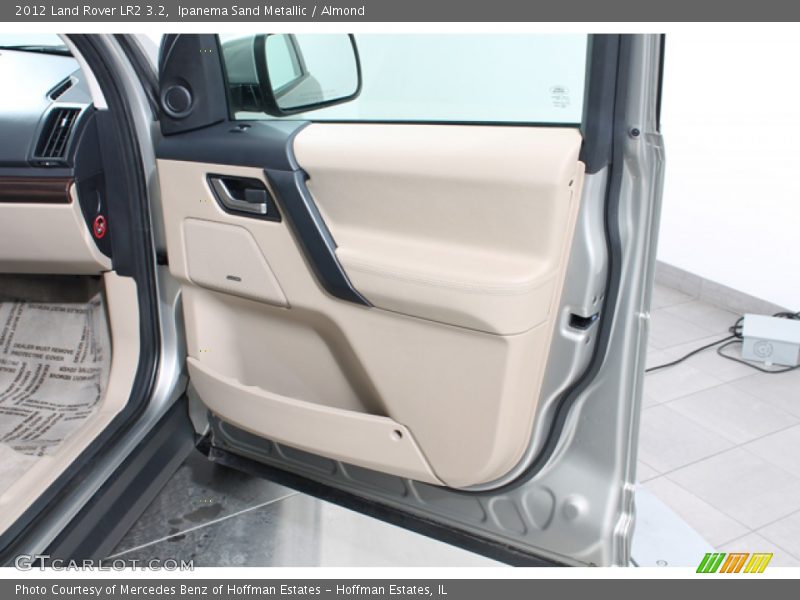 Ipanema Sand Metallic / Almond 2012 Land Rover LR2 3.2