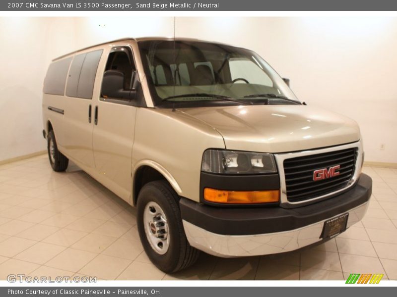 Front 3/4 View of 2007 Savana Van LS 3500 Passenger