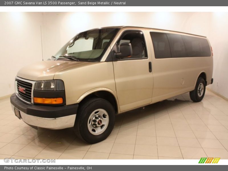 Front 3/4 View of 2007 Savana Van LS 3500 Passenger