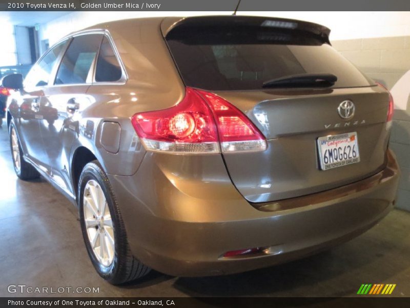 Golden Umber Mica / Ivory 2010 Toyota Venza I4