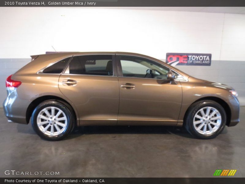 Golden Umber Mica / Ivory 2010 Toyota Venza I4