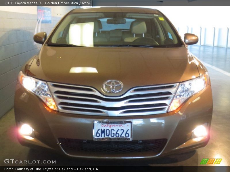 Golden Umber Mica / Ivory 2010 Toyota Venza I4