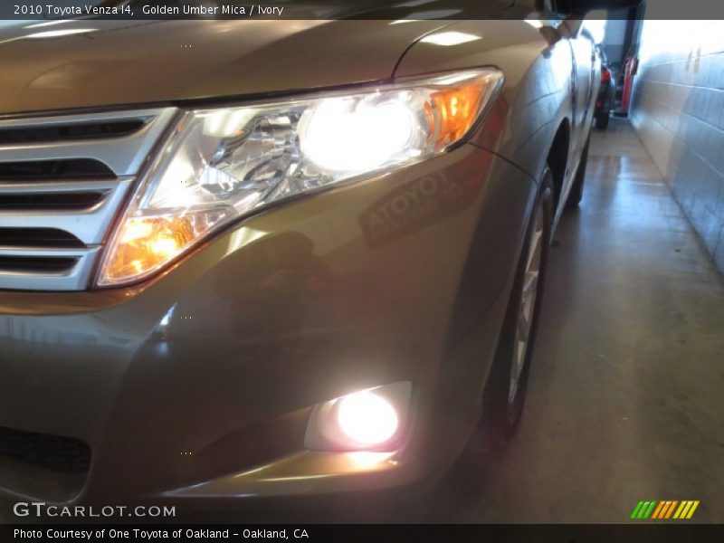 Golden Umber Mica / Ivory 2010 Toyota Venza I4