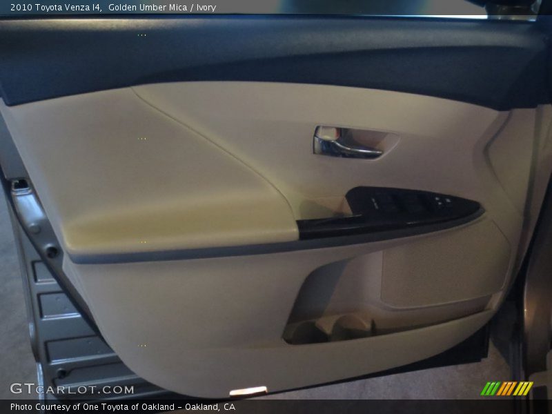 Golden Umber Mica / Ivory 2010 Toyota Venza I4