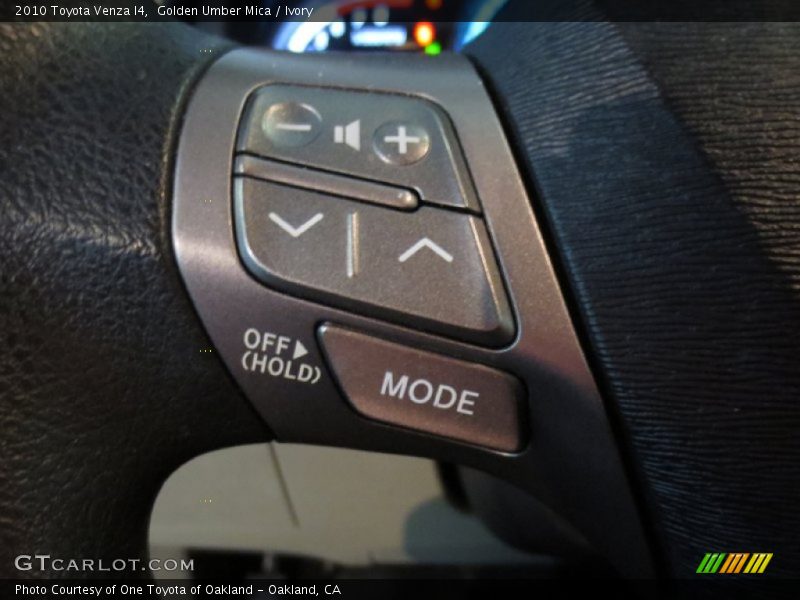 Golden Umber Mica / Ivory 2010 Toyota Venza I4