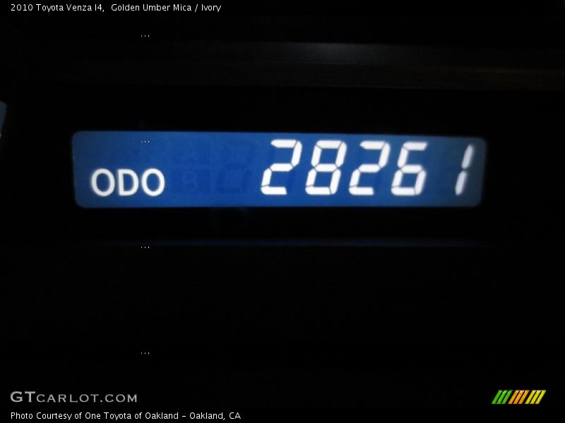 Golden Umber Mica / Ivory 2010 Toyota Venza I4