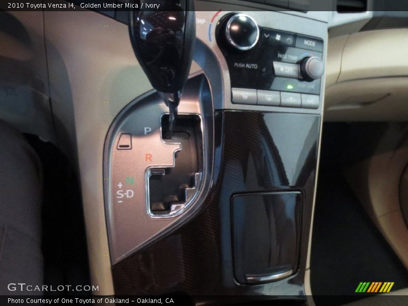 Golden Umber Mica / Ivory 2010 Toyota Venza I4