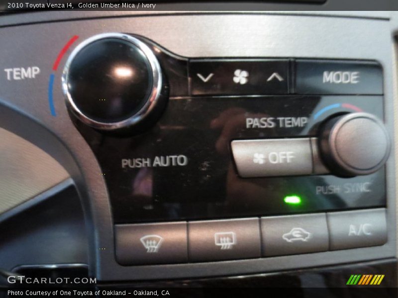 Golden Umber Mica / Ivory 2010 Toyota Venza I4