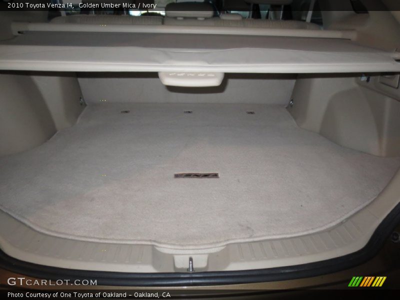 Golden Umber Mica / Ivory 2010 Toyota Venza I4