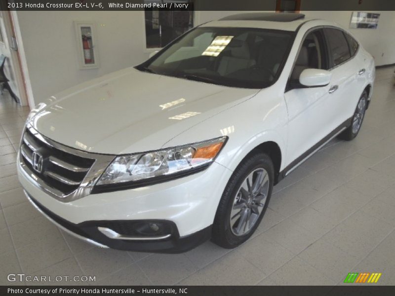 Front 3/4 View of 2013 Crosstour EX-L V-6