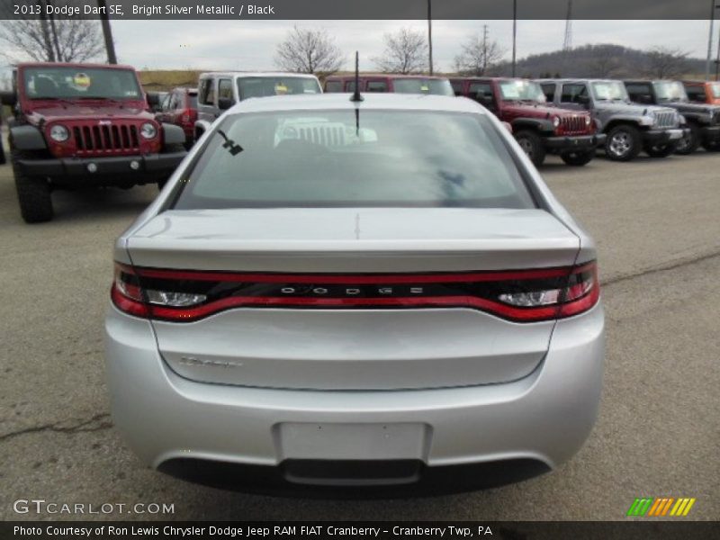 Bright Silver Metallic / Black 2013 Dodge Dart SE