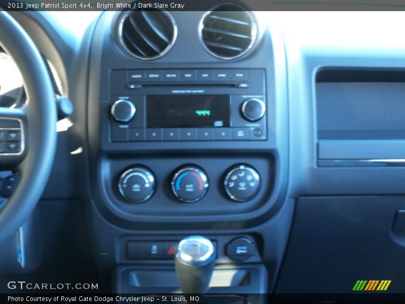 Bright White / Dark Slate Gray 2013 Jeep Patriot Sport 4x4
