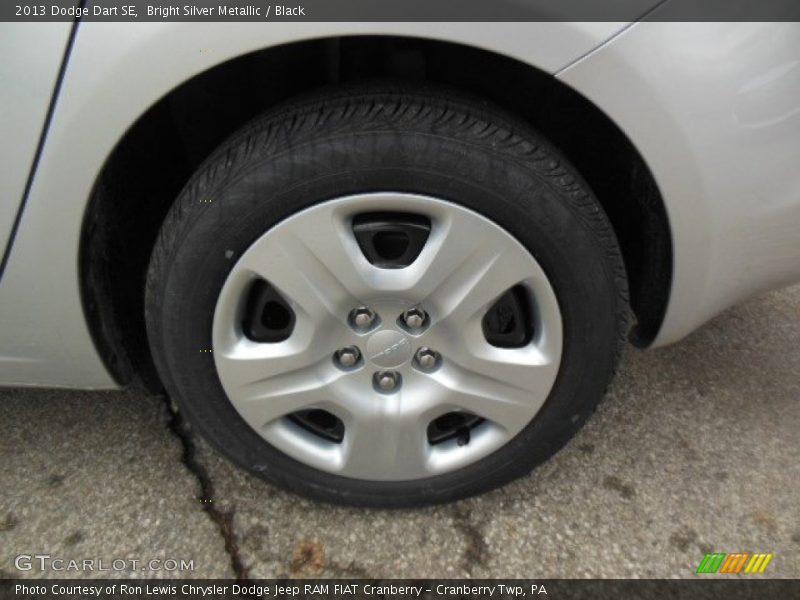 Bright Silver Metallic / Black 2013 Dodge Dart SE