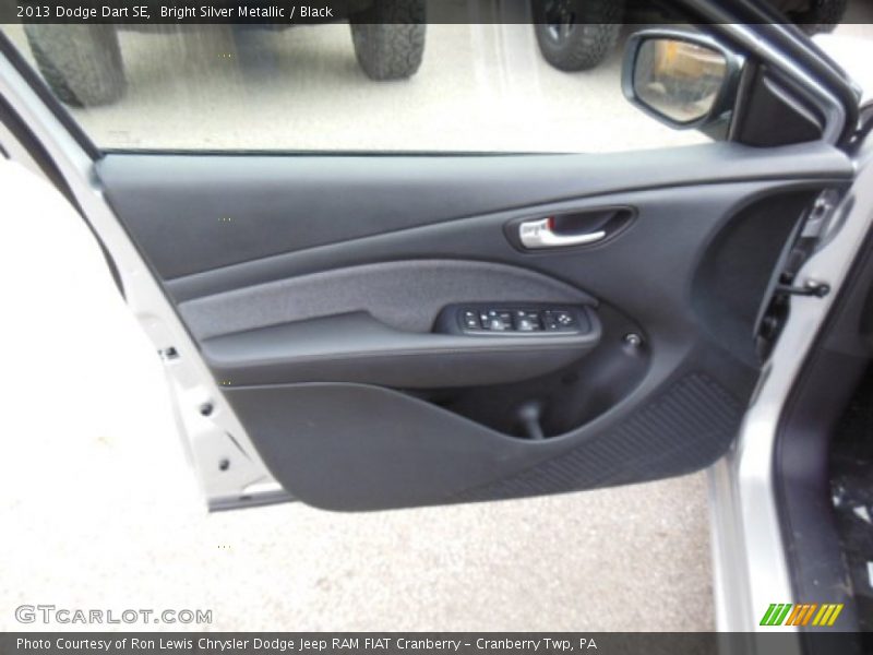 Bright Silver Metallic / Black 2013 Dodge Dart SE