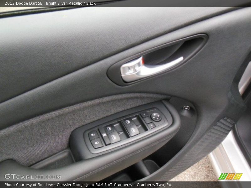 Bright Silver Metallic / Black 2013 Dodge Dart SE