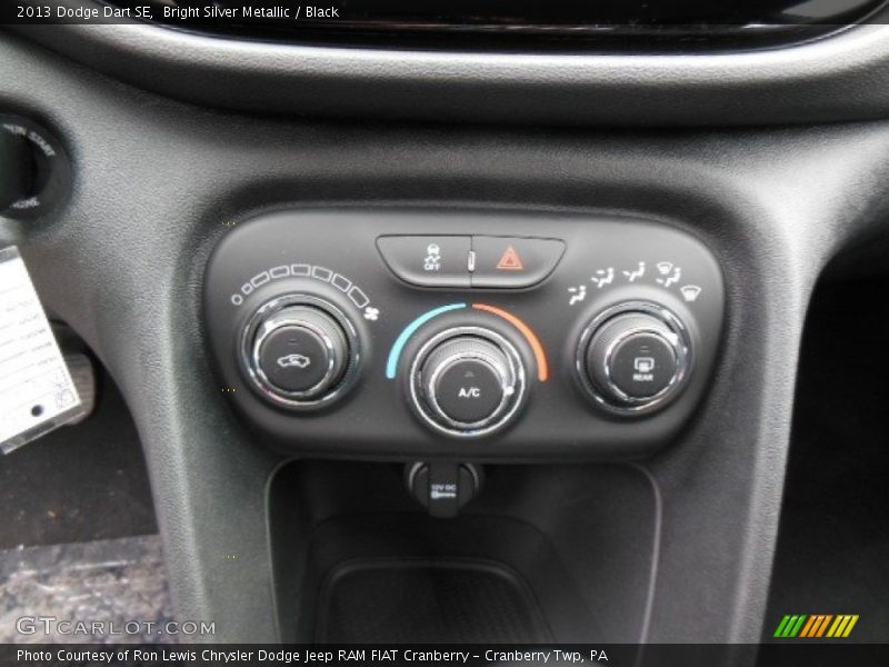 Bright Silver Metallic / Black 2013 Dodge Dart SE