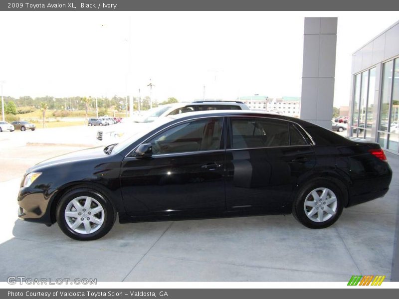 Black / Ivory 2009 Toyota Avalon XL