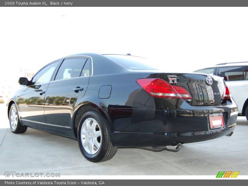 Black / Ivory 2009 Toyota Avalon XL