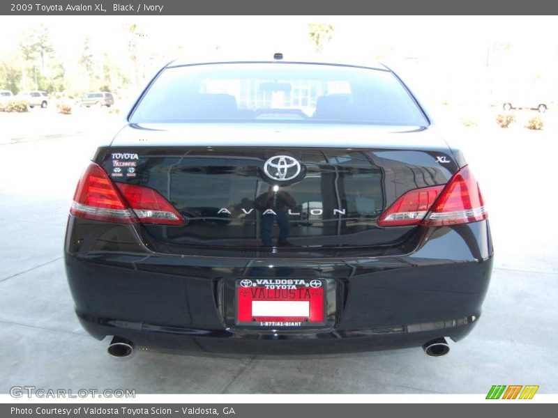 Black / Ivory 2009 Toyota Avalon XL