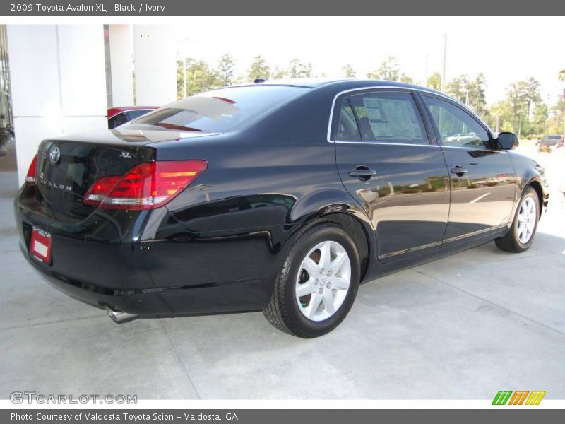 Black / Ivory 2009 Toyota Avalon XL