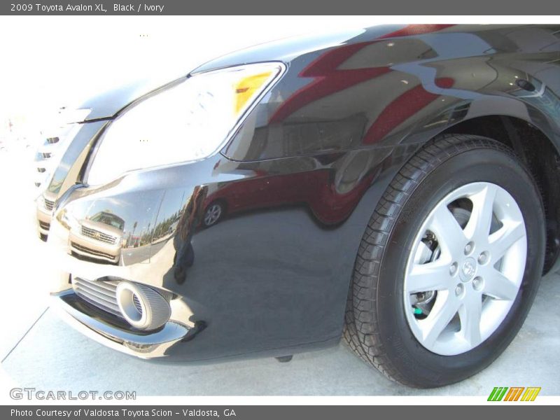 Black / Ivory 2009 Toyota Avalon XL