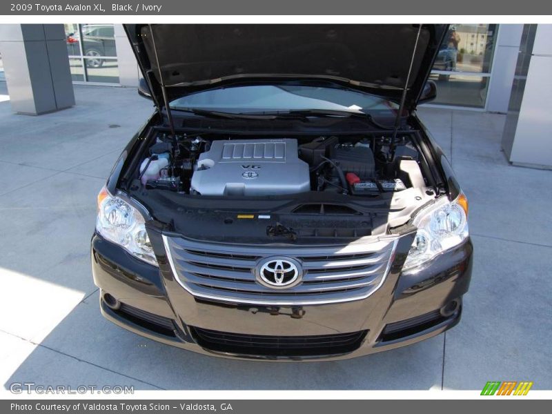 Black / Ivory 2009 Toyota Avalon XL