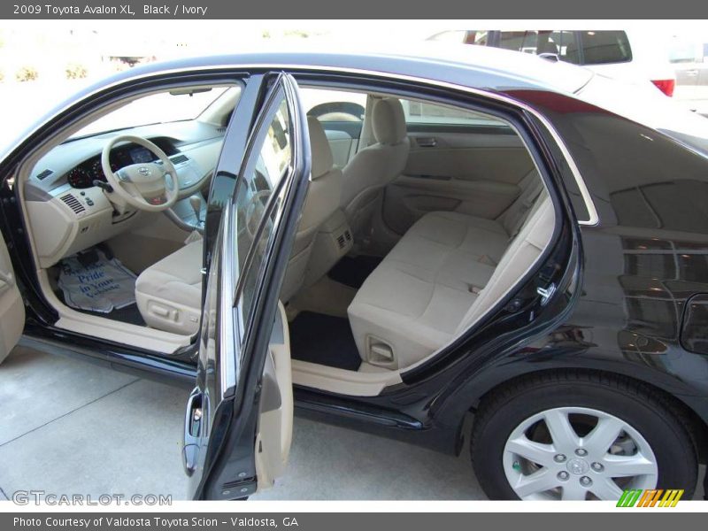 Black / Ivory 2009 Toyota Avalon XL