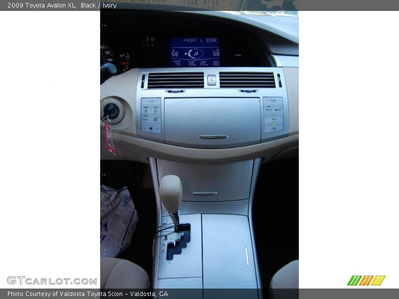 Black / Ivory 2009 Toyota Avalon XL
