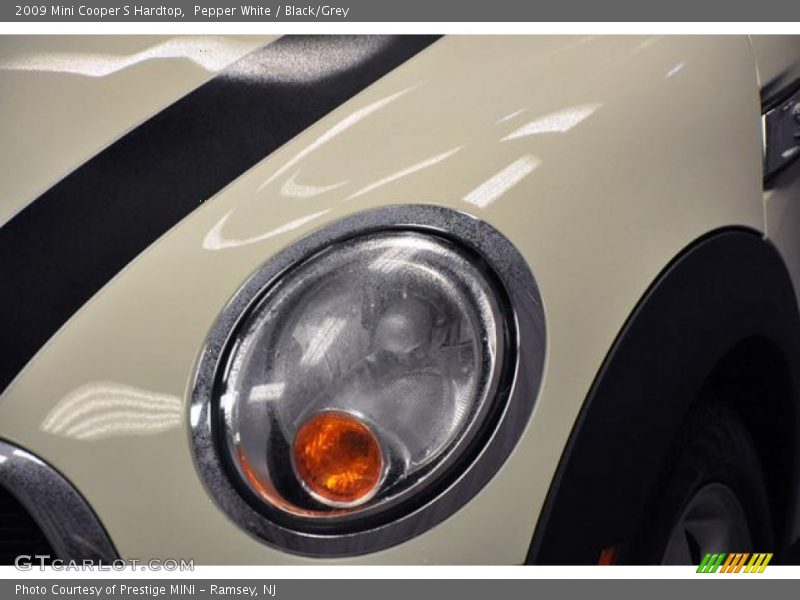 Pepper White / Black/Grey 2009 Mini Cooper S Hardtop
