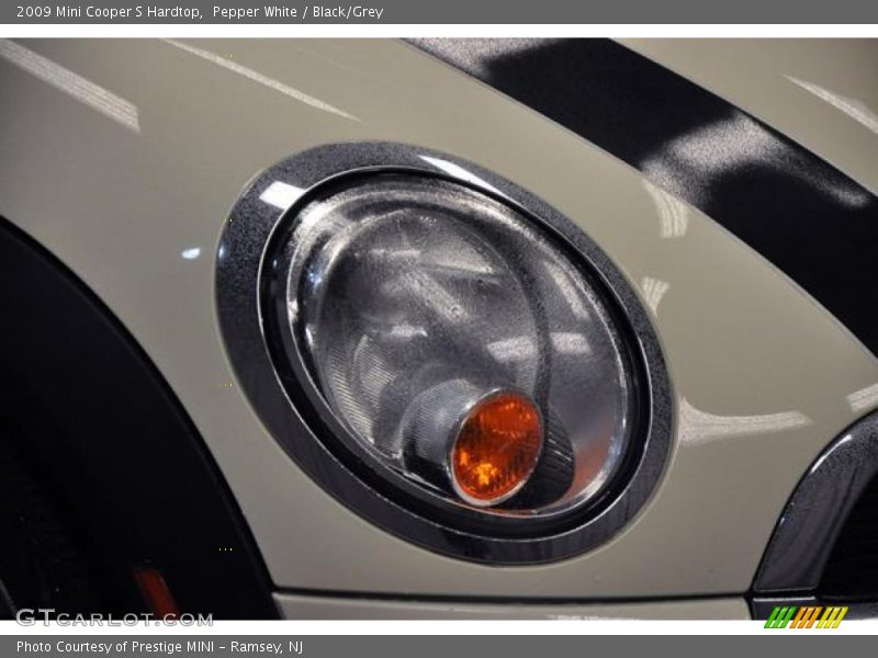 Pepper White / Black/Grey 2009 Mini Cooper S Hardtop