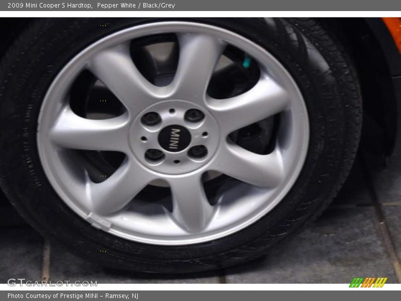 Pepper White / Black/Grey 2009 Mini Cooper S Hardtop