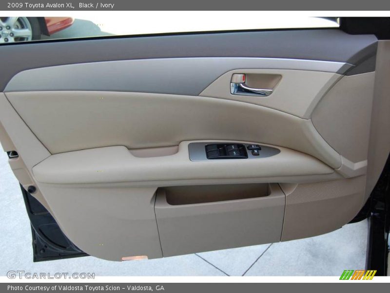 Black / Ivory 2009 Toyota Avalon XL