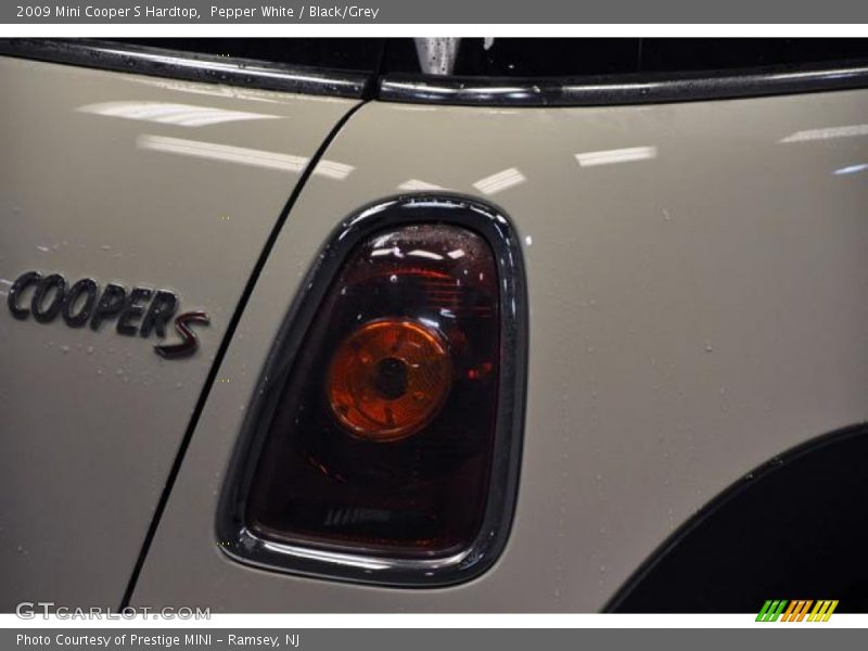 Pepper White / Black/Grey 2009 Mini Cooper S Hardtop