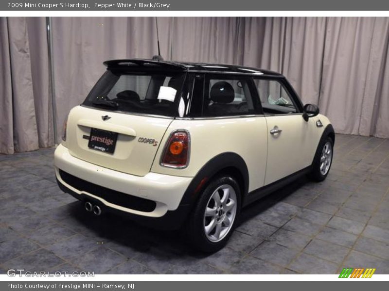 Pepper White / Black/Grey 2009 Mini Cooper S Hardtop