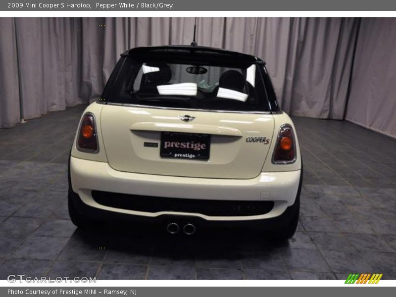 Pepper White / Black/Grey 2009 Mini Cooper S Hardtop