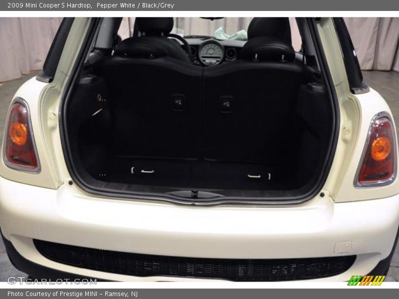 Pepper White / Black/Grey 2009 Mini Cooper S Hardtop
