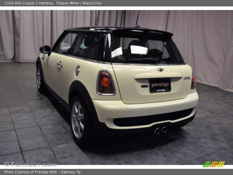 Pepper White / Black/Grey 2009 Mini Cooper S Hardtop