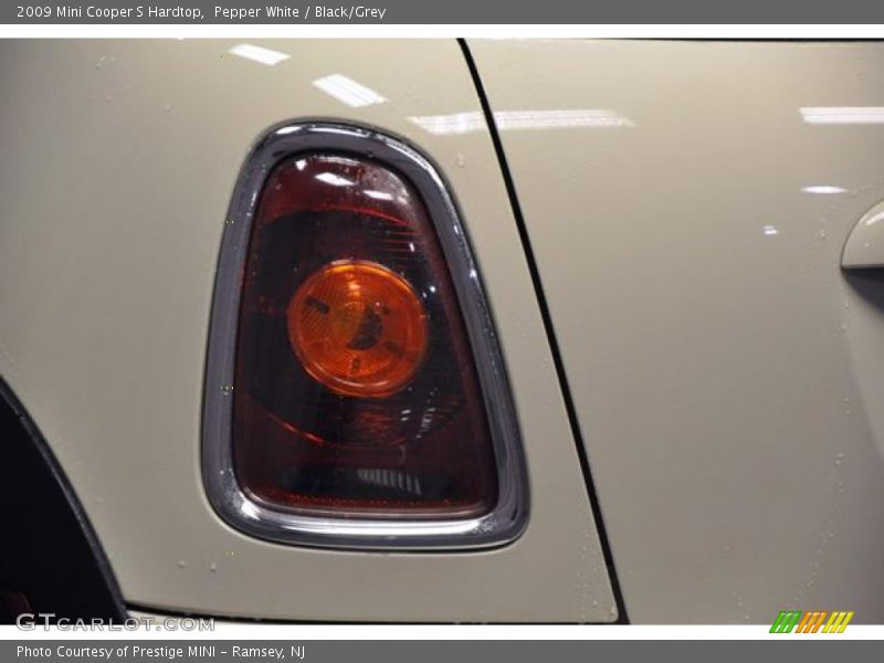 Pepper White / Black/Grey 2009 Mini Cooper S Hardtop